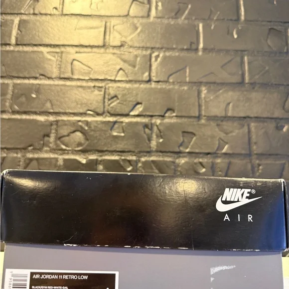 Jordan Men's Black and White Sneakers
